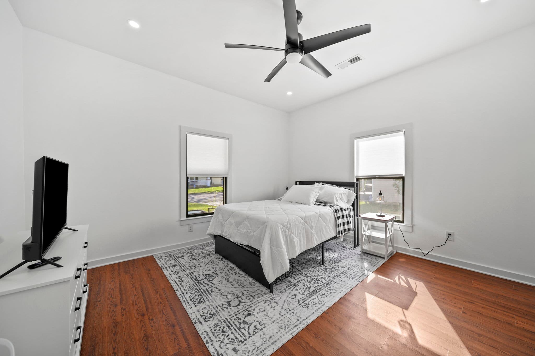 21 web or mls 305 w 12th st